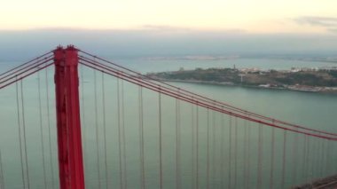 Köprü, rio tejo içinde Lizbon Protugal, 25 de Abril Köprüsü üzerinde 25 Nisan