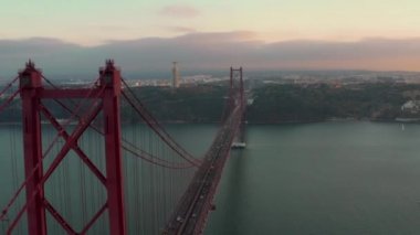 Köprü, rio tejo içinde Lizbon Protugal, 25 de Abril Köprüsü üzerinde 25 Nisan