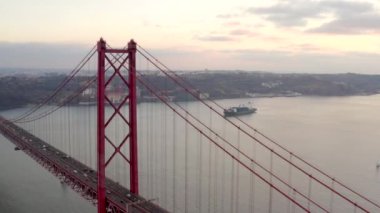 Köprü, rio tejo içinde Lizbon Protugal, 25 de Abril Köprüsü üzerinde 25 Nisan