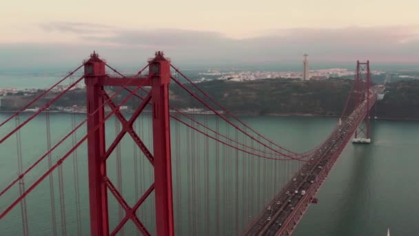 Köprü Rio Tejo Içinde Lizbon Protugal Abril Köprüsü Üzerinde Nisan — Stok video