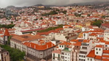 Cityscape Funchal, Madeira, Portekiz. Havadan görünümü. 
