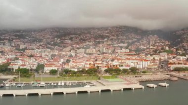 Cityscape Funchal, Madeira, Portekiz. Havadan görünümü. 