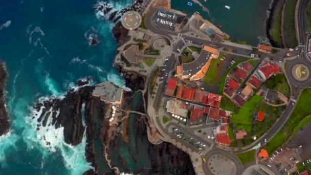 Naturlig Pool Porto Moniz Madeira Portugal Enorma Havsvågor Slår Shore — Stockvideo