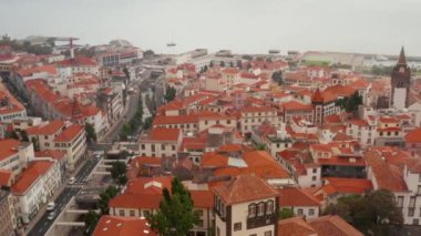 Cityscape Funchal, Madeira, Portekiz. Havadan görünümü. 