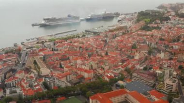 Cityscape Funchal, Madeira, Portekiz. Havadan görünümü. 