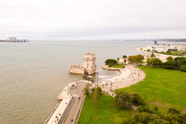Tagus Nehri yakınındaki Belem Kulesi Lizbon, Portekiz havadan görünümü.