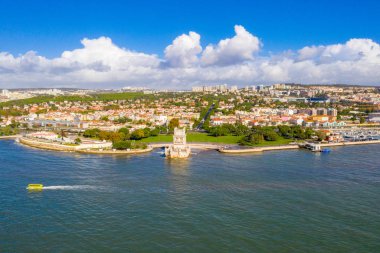 Tagus Nehri yakınındaki Belem Kulesi Lizbon, Portekiz havadan görünümü. 