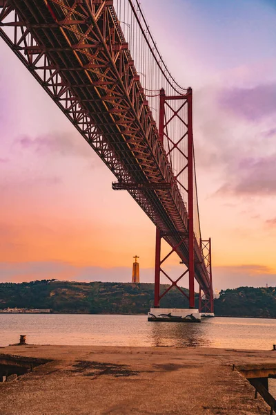 Vista Aérea Ponte Abril Uma Ponte Suspensa Aço Localizada Lisboa — Fotografia de Stock