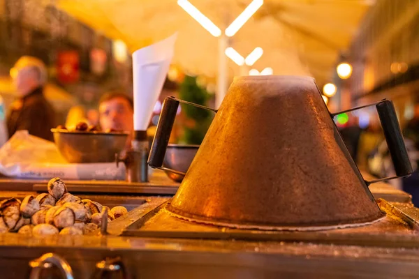 Geröstete Kastanien Verkauft Auf Den Straßen Von Lissabon Portugal — Stockfoto