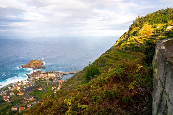 Vista Aldeia Porto Moniz Com Piscina Lava Rock Ilha Madeira — Fotografia de Stock