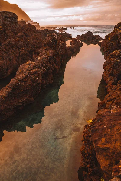 Luz Púrpura Pôr Sol Nuvens Chuva Sobre Porto Moniz Madeira — Fotografia de Stock