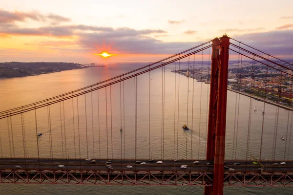 Vista Aérea Ponte Abril Uma Ponte Suspensa Aço Localizada Lisboa — Fotografia de Stock