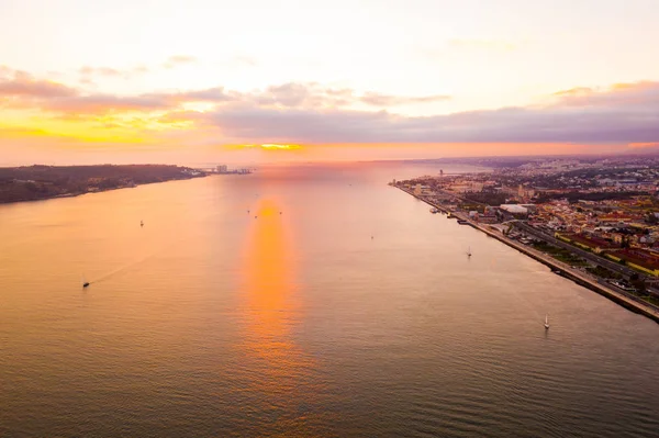 Vista Aérea Rio Tejo Perto Torre Belém Lisboa Portugal — Fotografia de Stock