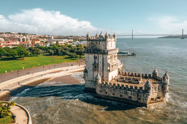 Hava dron panorama fotoğraf Belem Kulesi. Lizbon, Portekiz Tagus Nehri üzerinde bir ortaçağ kalesi sur.