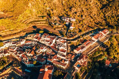 Üzerinde Adası Gran kanarya, İspanya dağ köyünün havadan görünümü.