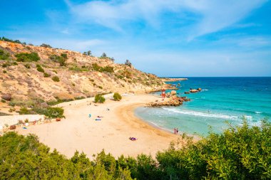 Havadan görünümü Kıbrıs Adası kıyı şeridi. Güzel doğa. 