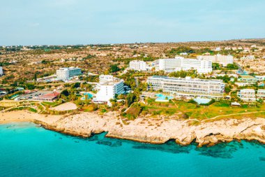 10 Kasım 2018. Ayia Napa, Kıbrıs. Azzure su ve Nissi beach Aiya Napa, Kıbrıs'ta bir görünüm.