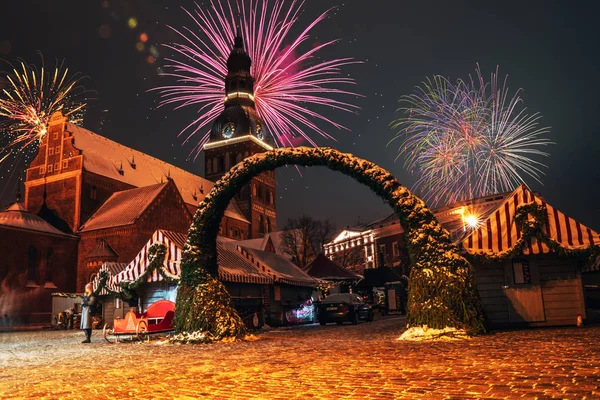 Karácsonyi Vásár Karácsonyfa Található Dóm Téren Old Riga Lettország Tűzijáték — Stock Fotó