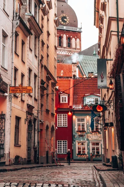 Riga Lettland Dezember 2018 Die Menschen Genießen Den Weihnachtsmarkt Winter — Stockfoto