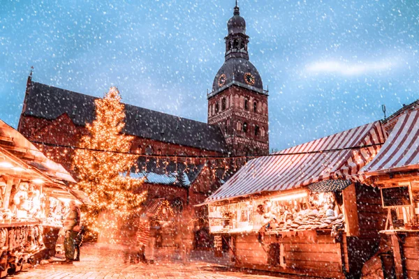 Рига Латвія Грудня 2018 Люди Користуються Різдвяний Ринок Ризі Зими — стокове фото
