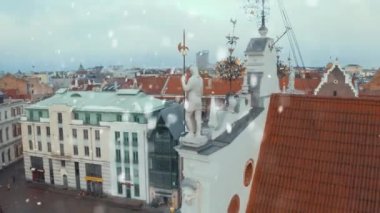 Letonya Riga tarihi kent kışın Noel günü panoramik havadan görünümü