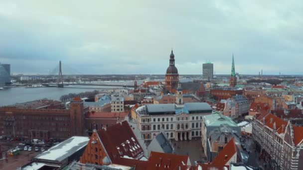 Vista Aérea Panorámica Del Casco Antiguo Riga Durante Invierno Día — Vídeo de stock