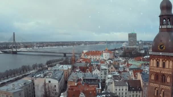 拉脱维亚圣诞节期间里加老城全景鸟图 — 图库视频影像