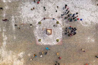 Hava Riga görünümünü yukarıda. City Hall Square siyah nokta House yakınındaki görünümünü.