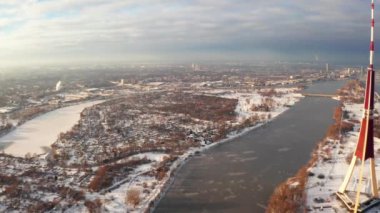Riga, Letonya başkenti Tv kulede havadan görünümü. Avrupa Birliği'nin en yüksek binası.