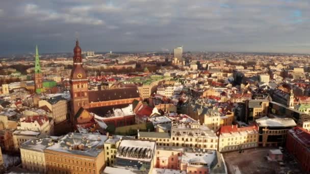 Letonya Riga Tarihi Kent Kışın Noel Günü Panoramik Havadan Görünümü — Stok video