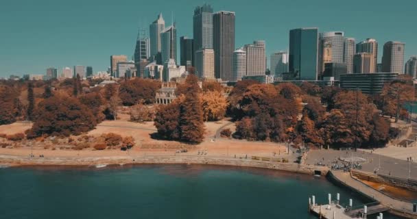 シドニー オーストラリア 2018 シドニー港の周り中心の空中風景 ハーバー ブリッジの近くシドニー市内中心部の航空写真 — ストック動画