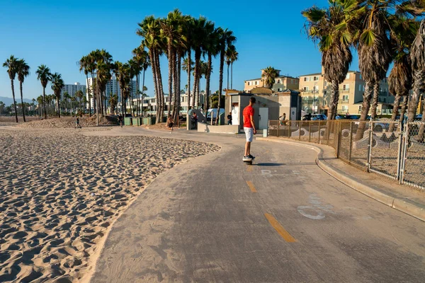 Agosto 2018 Los Angeles Eua Vibrações Praia Veneza Pessoas Montando — Fotografia de Stock