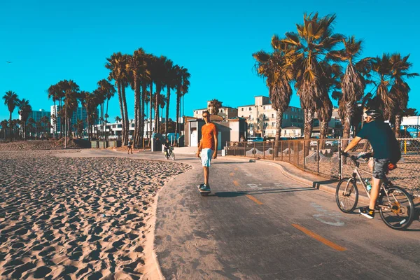 Agosto 2018 Los Angeles Eua Vibrações Praia Veneza Pessoas Montando — Fotografia de Stock