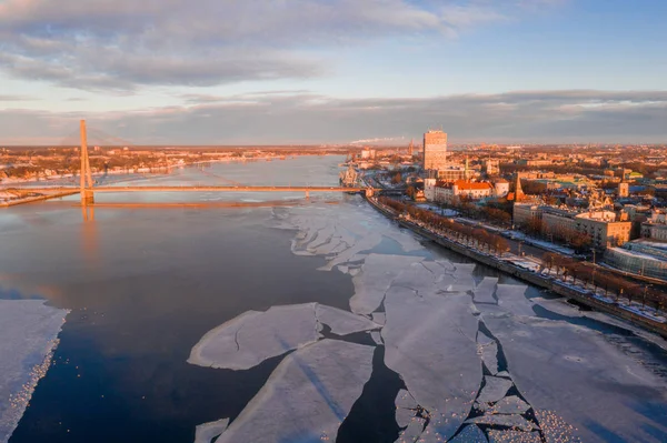 Luchtfoto Winter Zonsondergang Oude Stad Van Riga Rivier Daugava Letland — Stockfoto