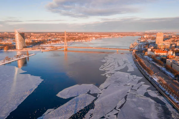 Hava Kış Günbatımı Üzerinde Riga Eski Şehir Nehir Daugava Letonya — Stok fotoğraf