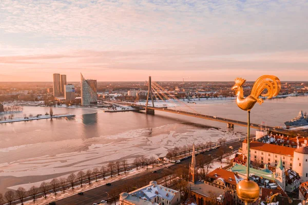 Gyllene Kuk Toppen Rigas Katedral Solnedgången Vackra Riga Tapeter — Stockfoto