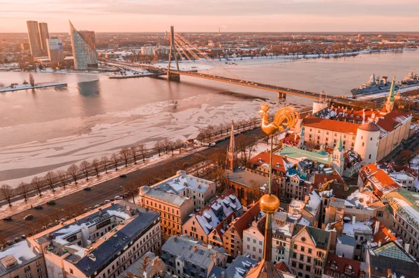 Gyllene Kuk Toppen Rigas Katedral Solnedgången Vackra Riga Tapeter — Stockfoto