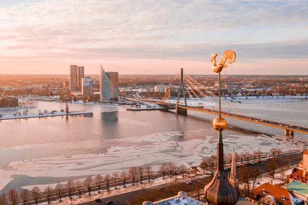 Gouden Pik Aan Bovenkant Van Dome Kathedraal Tijdens Zonsondergang Mooie — Stockfoto