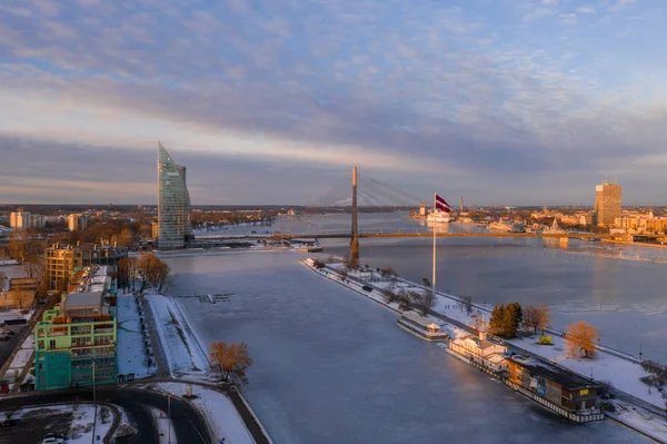 Vackra Riga Antenn Vinter Med Gammal Stad Gyllene Kuk Frusna — Stockfoto