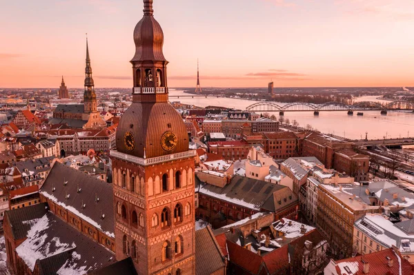 Hermosa Vista Del Casco Antiguo Riga Durante Soleado Día Invierno —  Fotos de Stock