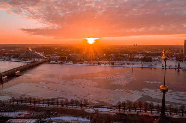 Gyönyörű Kilátás Nyílik Riga Óvárosától Napsütéses Téli Nap Folyamán — Stock Fotó