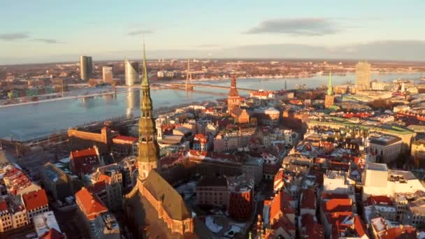 Mooie Luchtfoto Van Oude Stad Van Riga Tijdens Zonsondergang Zonsopgang — Stockvideo