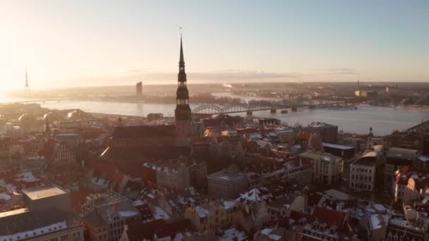 在拉脱维亚阳光明媚的冬日 在日落或日出时欣赏里加老城区的美丽海景 惊人的里加 — 图库视频影像