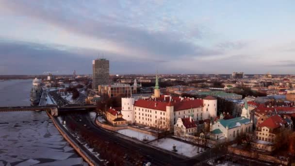 Bela Vista Aérea Cidade Velha Riga Durante Pôr Sol Nascer — Vídeo de Stock