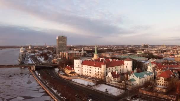 Schöne Luftaufnahme Der Rigaer Altstadt Bei Sonnenuntergang Oder Sonnenaufgang Einem — Stockvideo