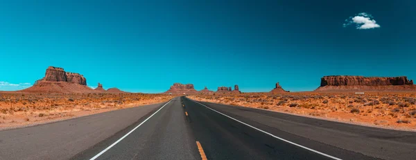 Oändliga Oändlig Vägen Som Går Genom Monument Valley National Park — Stockfoto