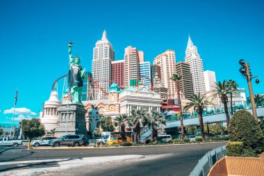 10 Mayıs 2018. Las Vegas, Amerika Birleşik Devletleri. Şaşırtıcı New York hotel Las Vegas. Las Vegas strip otelden hemen önünde bir tişört içinde muhteşem Anıtı.