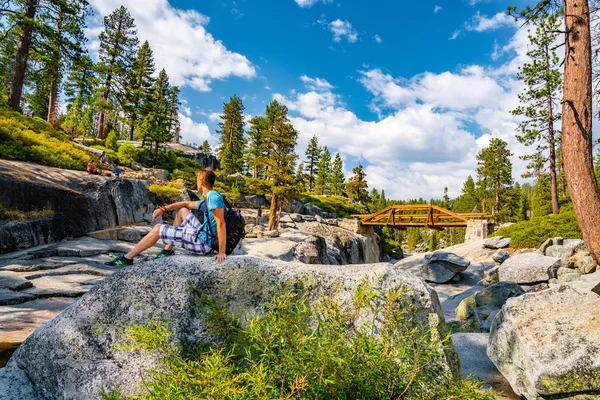 Junger Mann Beim Wandern Yosemite Nationalpark Erkundung Des Tales Des — Stockfoto