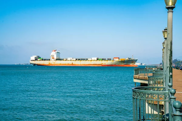 Σαν Φρανσίσκο Ηπα Μαΐου 2018 Τεράστιο Φορτηγό Πλοίο Περνώντας Την — Φωτογραφία Αρχείου