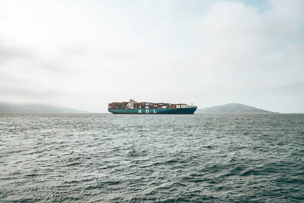 San Francisco Usa May 2018 Huge Cargo Ship Passing San — Stock Photo, Image